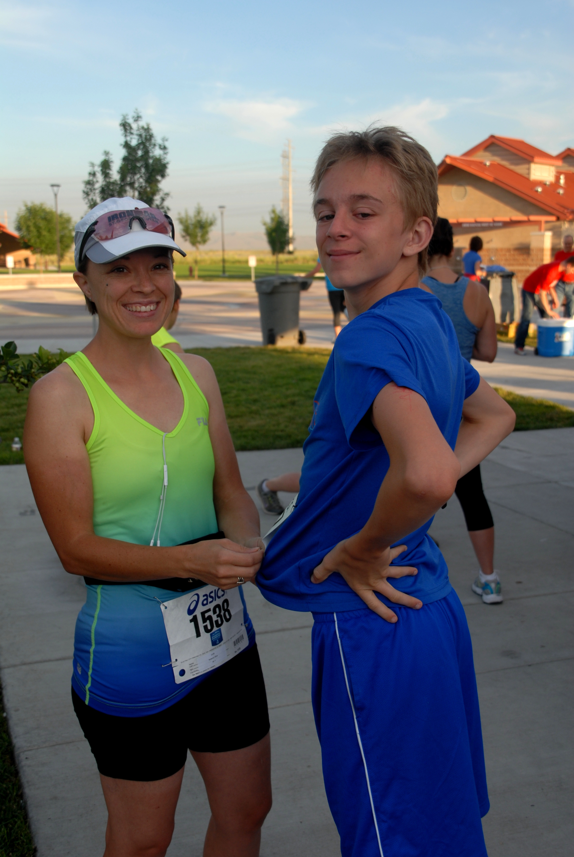 Alice Pinning the Number Vefore the Race